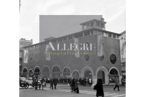 Inaugurazione Negozio Il Cordusio architetto Fedrigolli angolo Via Porcellaga, Via Dante e Via Verdi anni settanta - © Diritti Riservati